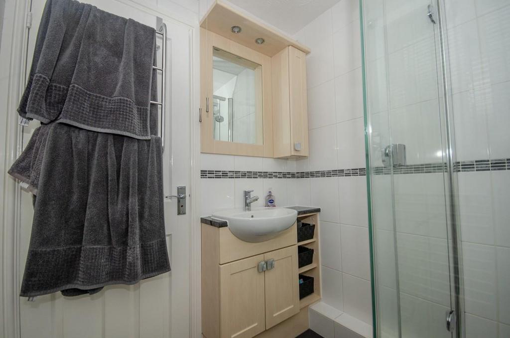 ENSUITE PIC 2.jpg