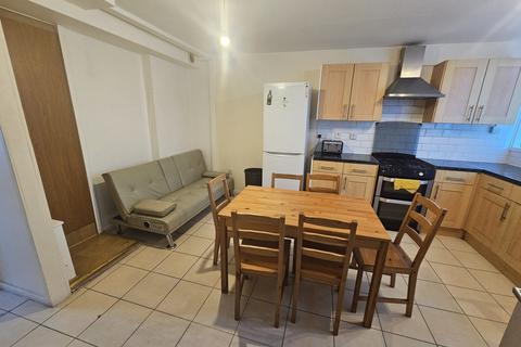 3 bedroom terraced house to rent, London SW2