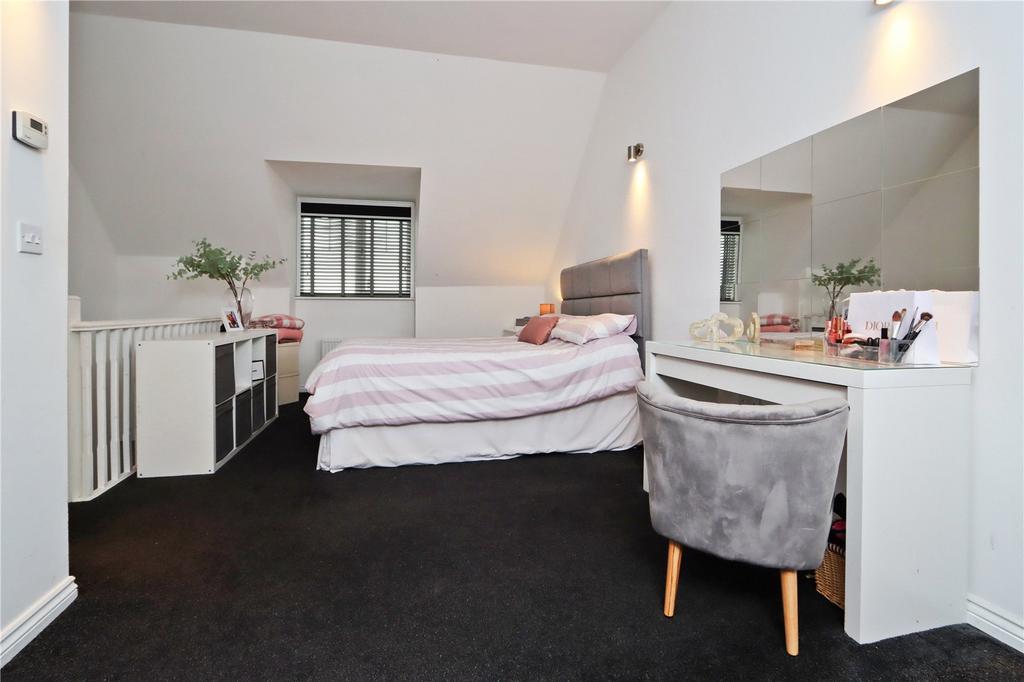 Main Bedroom Pic 1