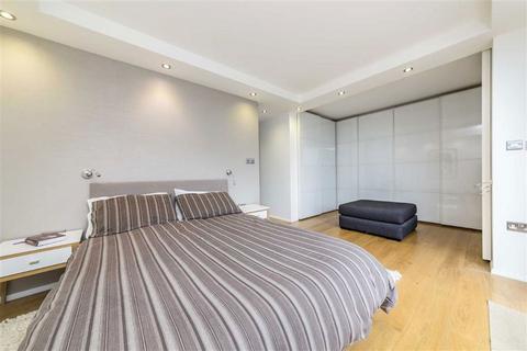 3 bedroom flat for sale, Upper Ground, London SE1