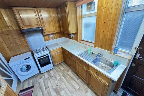 2 bedroom terraced house to rent, Parkin Street,  Manchester, M12