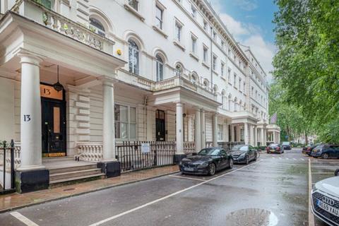 Studio to rent, Westbourne Terrace, London, W2