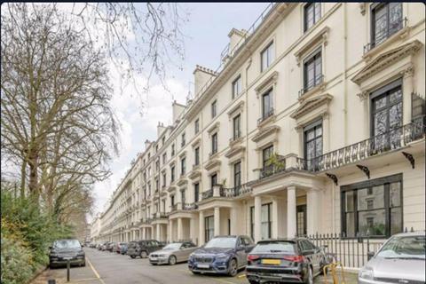 Studio to rent, Westbourne Terrace, London, W2