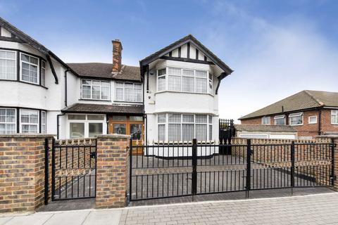 4 bedroom semi-detached house to rent, Sevington Road, London NW4