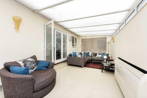 4 bedroom semi-detached house to rent, Sevington Road, London NW4