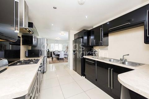 4 bedroom semi-detached house to rent, Sevington Road, London NW4