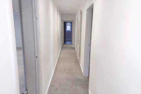 3 bedroom apartment for sale, Leicester Court, Salford, M7