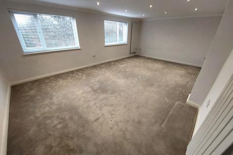 3 bedroom apartment for sale, Leicester Court, Salford, M7