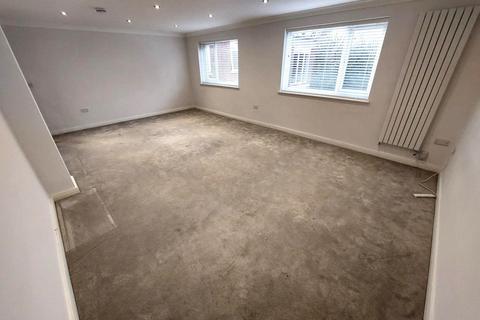 3 bedroom apartment for sale, Leicester Court, Salford, M7