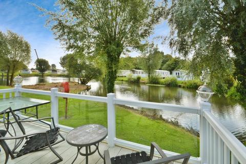 3 bedroom detached house for sale, Kingfisher Lake, Cirencester