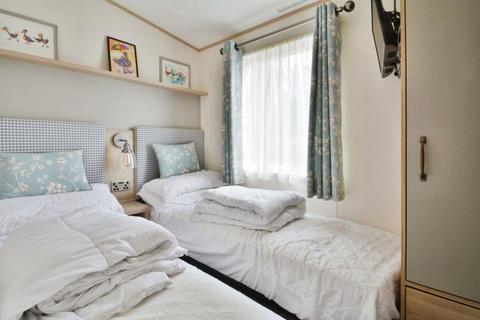 3 bedroom detached house for sale, Kingfisher Lake, Cirencester