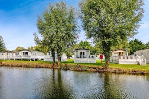 3 bedroom lodge for sale, Kingfisher Lake, Cotswold Hoburne, Cotswold Lakes