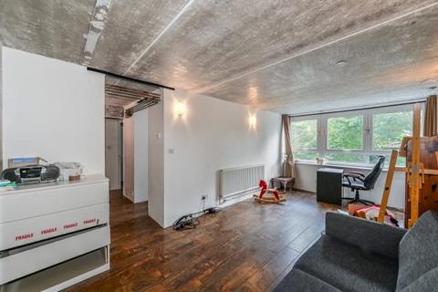 1 bedroom flat for sale, Palmerston House, Strasburg Road, London, SW11