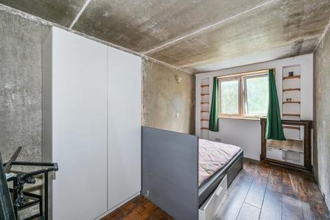 1 bedroom flat for sale, Palmerston House, Strasburg Road, London, SW11