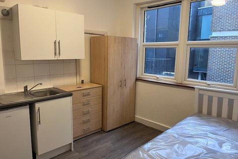 Studio to rent, Ballards Lane, Finchley Central N3