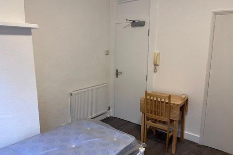 Studio to rent, Ballards Lane, Finchley Central N3