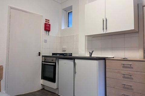 Studio to rent, Ballards Lane, Finchley Central N3