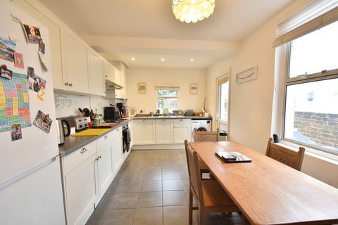 3 bedroom terraced house to rent, Kendal Road, Hove
