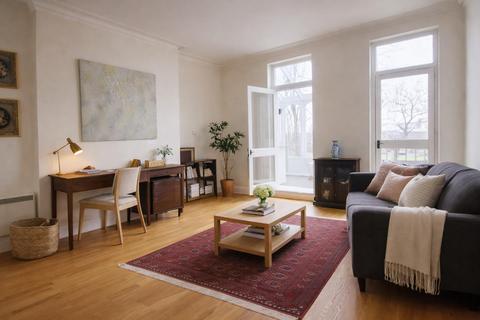 Studio to rent, Frognal, Hampstead, NW3