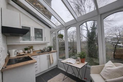 Studio to rent, Frognal, Hampstead, NW3