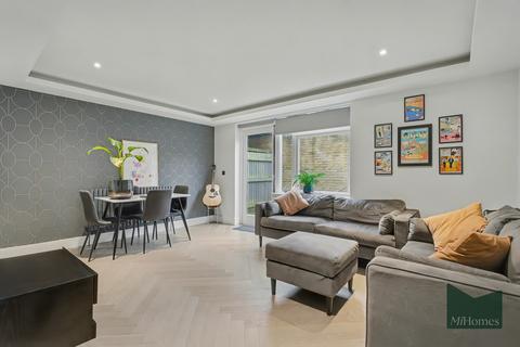 2 bedroom apartment for sale, Gaudin Court, Elland Close