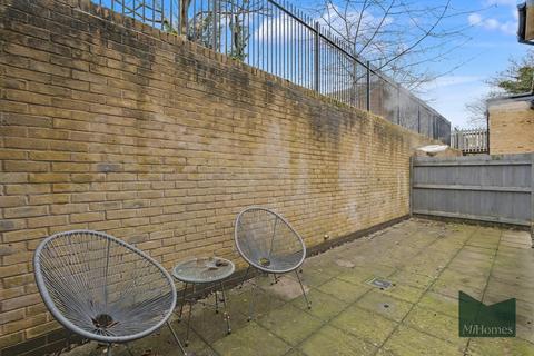 2 bedroom apartment for sale, Gaudin Court, Elland Close
