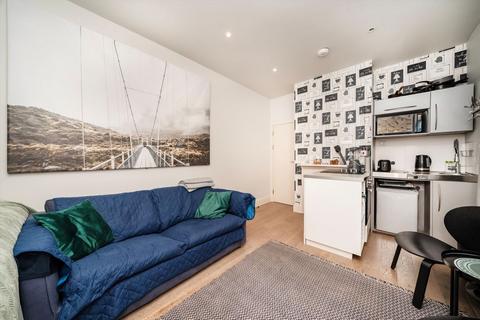1 bedroom flat to rent, Uxbridge Road, London W12