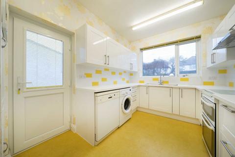 4 bedroom semi-detached house to rent, Hendale Avenue, London NW4