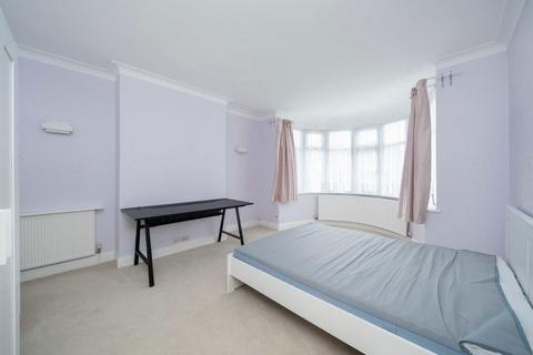 4 bedroom semi-detached house to rent, Hendale Avenue, London NW4