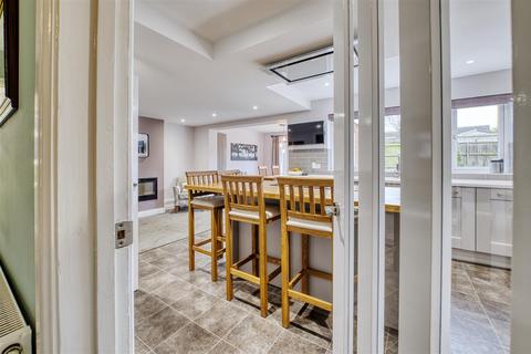 3 bedroom detached house for sale, Holly Road, Rushden