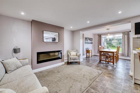3 bedroom detached house for sale, Holly Road, Rushden