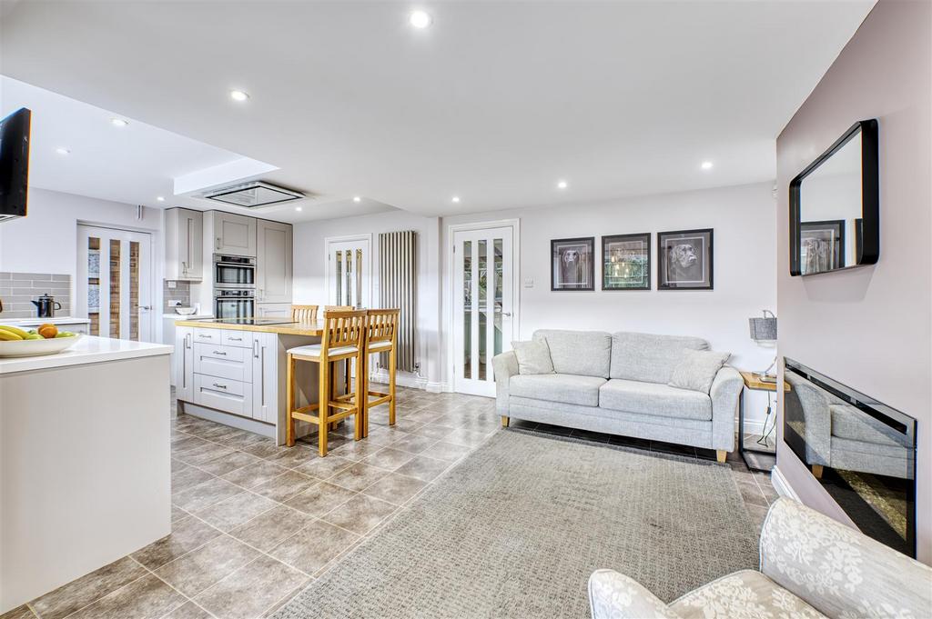 Holly Rd D78 7940 HDR.jpg