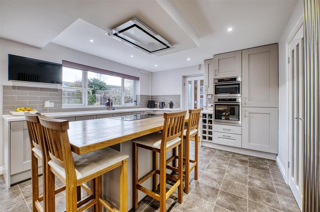 Holly Rd D78 7925 HDR.jpg