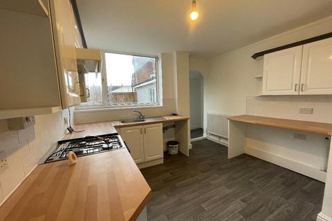 4 bedroom terraced house to rent, Birdsall Avenue, Hull, HU5 5QR