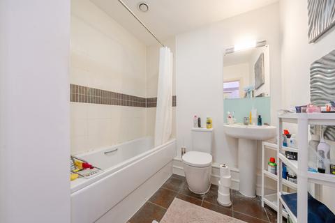 2 bedroom flat for sale, Ocean Way, Ocean Village, Southampton, Hampshire, SO14