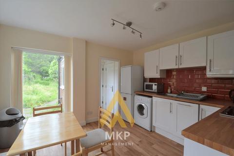 4 bedroom end of terrace house to rent, Gristhorpe Road, Selly Oak, Birmingham B29