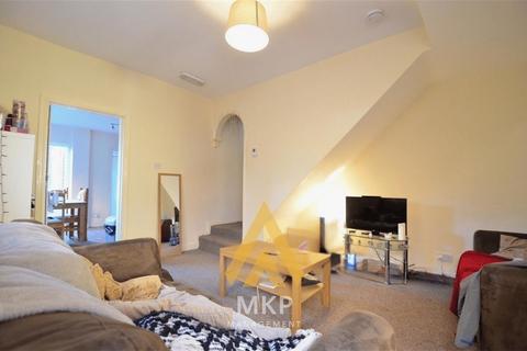 4 bedroom end of terrace house to rent, Gristhorpe Road, Selly Oak, Birmingham B29
