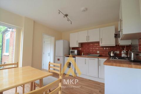 4 bedroom end of terrace house to rent, Gristhorpe Road, Selly Oak, Birmingham B29