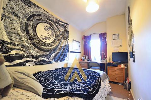 4 bedroom end of terrace house to rent, Gristhorpe Road, Selly Oak, Birmingham B29