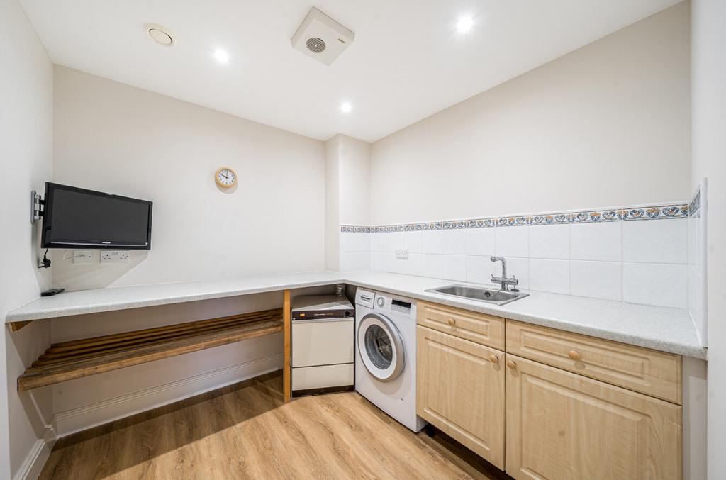 1388868-5-693fe9b...