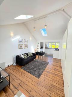 3 bedroom flat to rent, Camden Road, London NW1