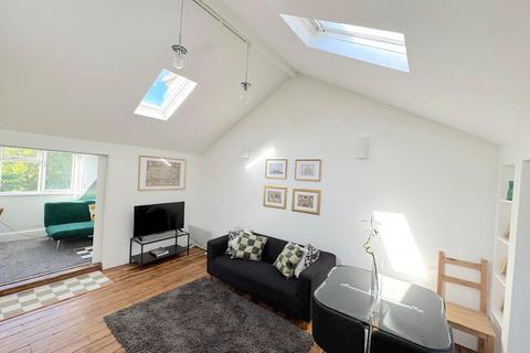 3 bedroom flat to rent, Camden Road, London NW1