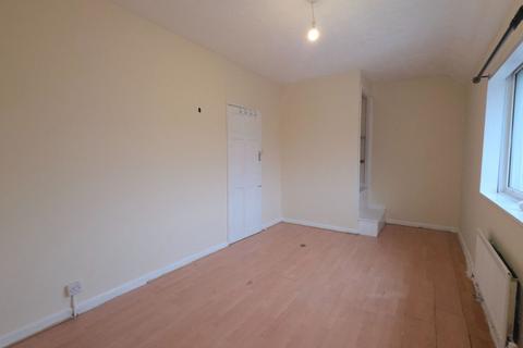 3 bedroom terraced house to rent, Arnold Road, Dagenham, RM9