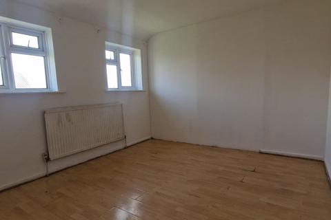 2 bedroom flat to rent, Maldon Close, London