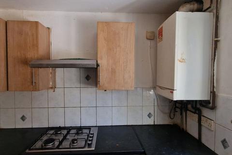 2 bedroom flat to rent, Maldon Close, London