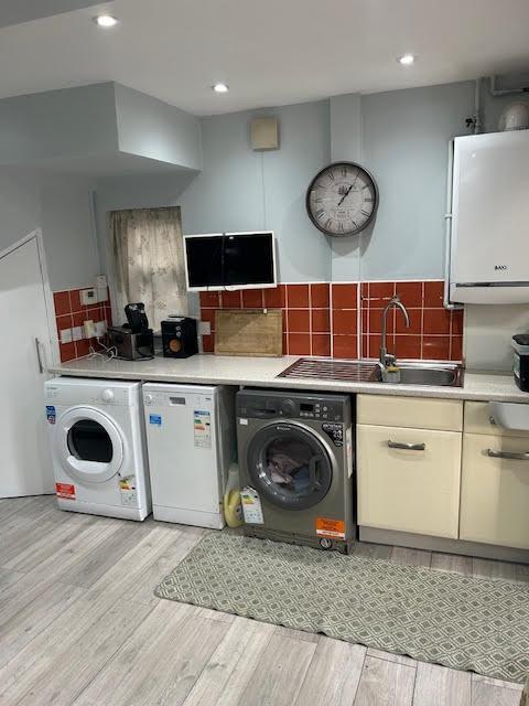 Kitchen 1a.jpg