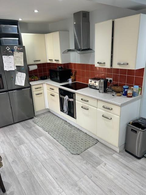 Kitchen a.jpg