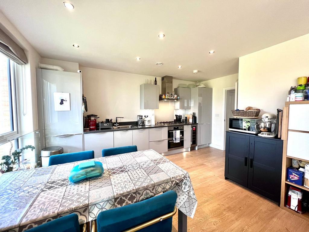 Apartment in Cambridge, South Trumpington - View 4
