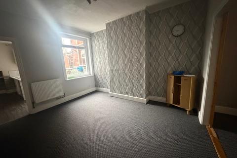 3 bedroom terraced house to rent, Dudley DY2