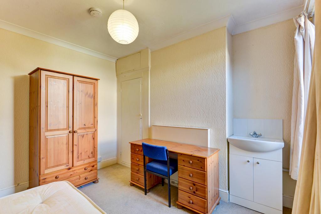 Bright, simply furnished double bedroom with a ...